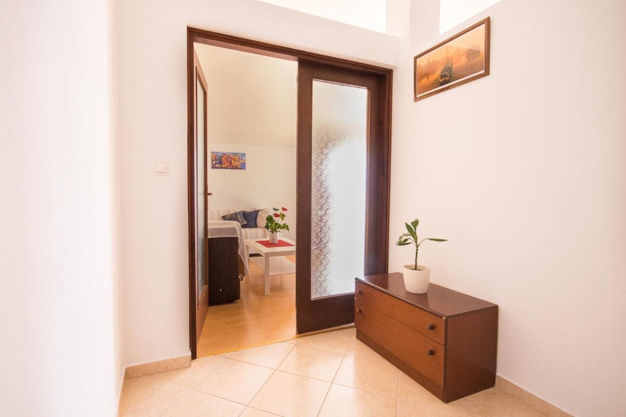 Apartments With A Parking Space Njivice, Krk - 5427 Екстер'єр фото